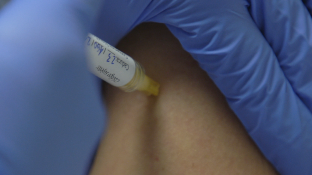Avanza el ensayo clínico de la vacuna de HIPRA contra el COVID-19, con la administración de las primeras dosis en humanos