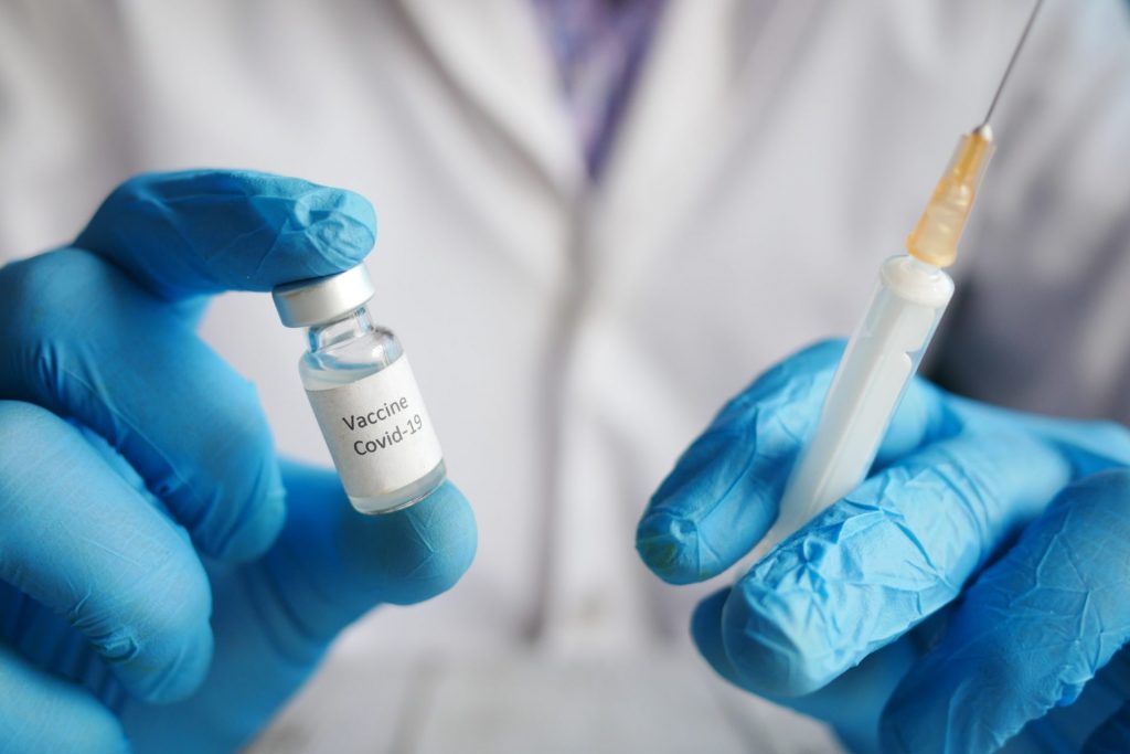 RBDCOV inicia el primer assaig clínic Fase III de la vacuna d’HIPRA contra la Covid-19 amb persones immunocompromeses